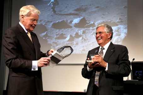 Harrison Schmitt og Hr. lafur Ragnar Grmsson.