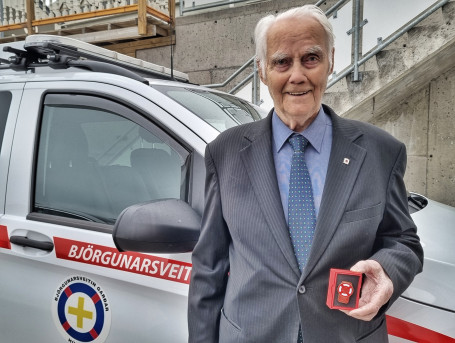 Vilhjlmur Palsson me heiursviurkenninguna.